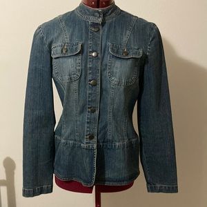 Covington stretch Women blue denim buttoned down jacket size 6. 98% cotton
